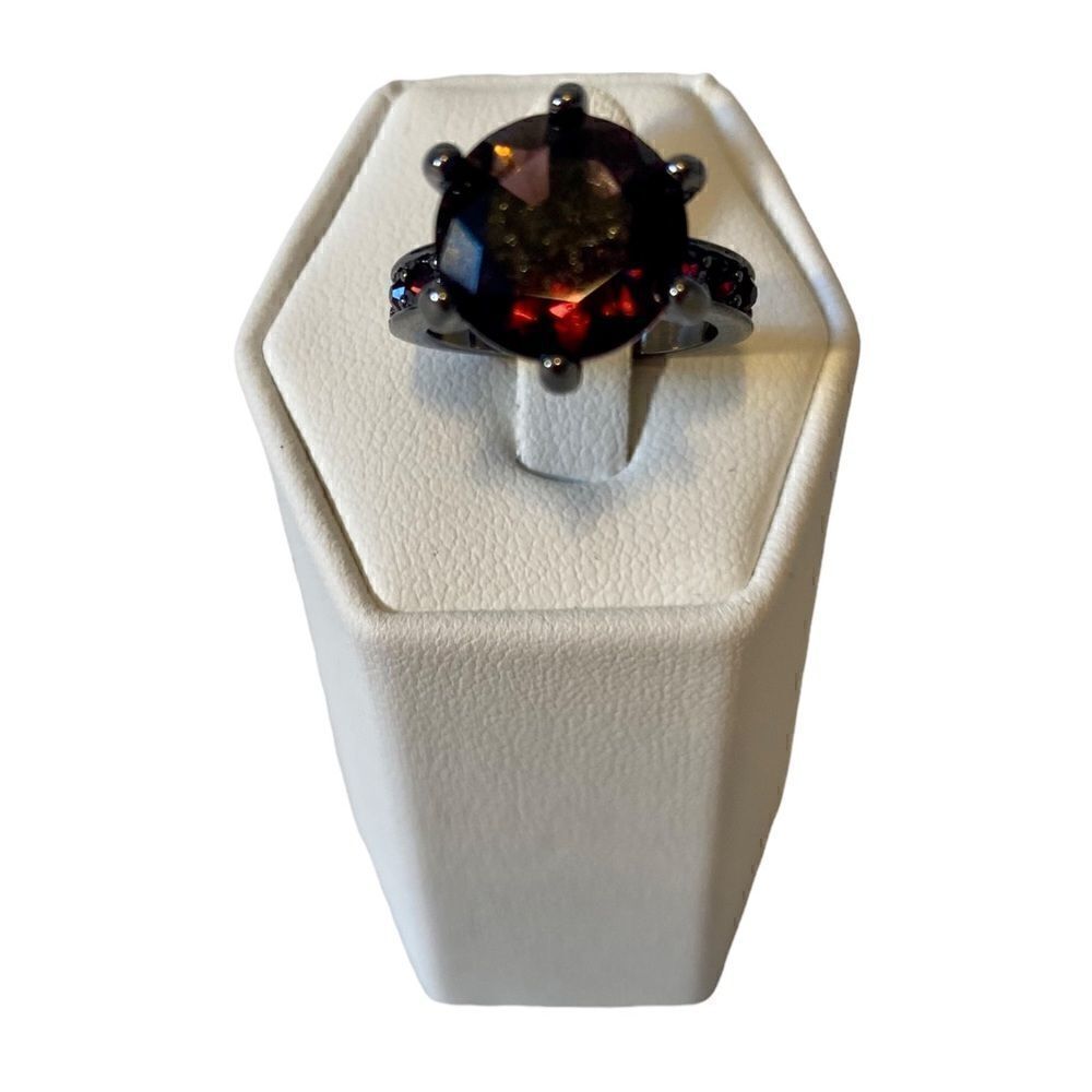 Beautiful Purple Stone Solitaire w/ 3 smaller stones on each side.